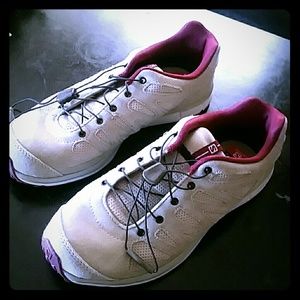 Salomon ortholite walking shoes